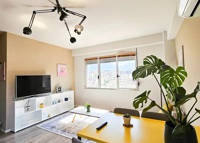 Modern Flat In Center 地拉那