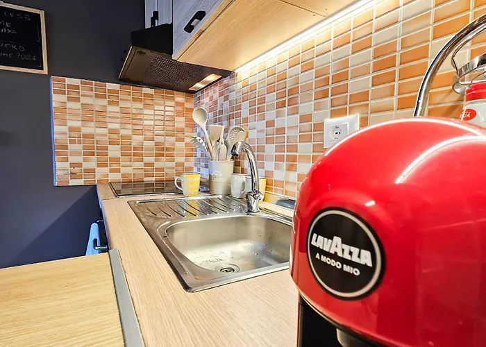 Modern Flat In Center 地拉那